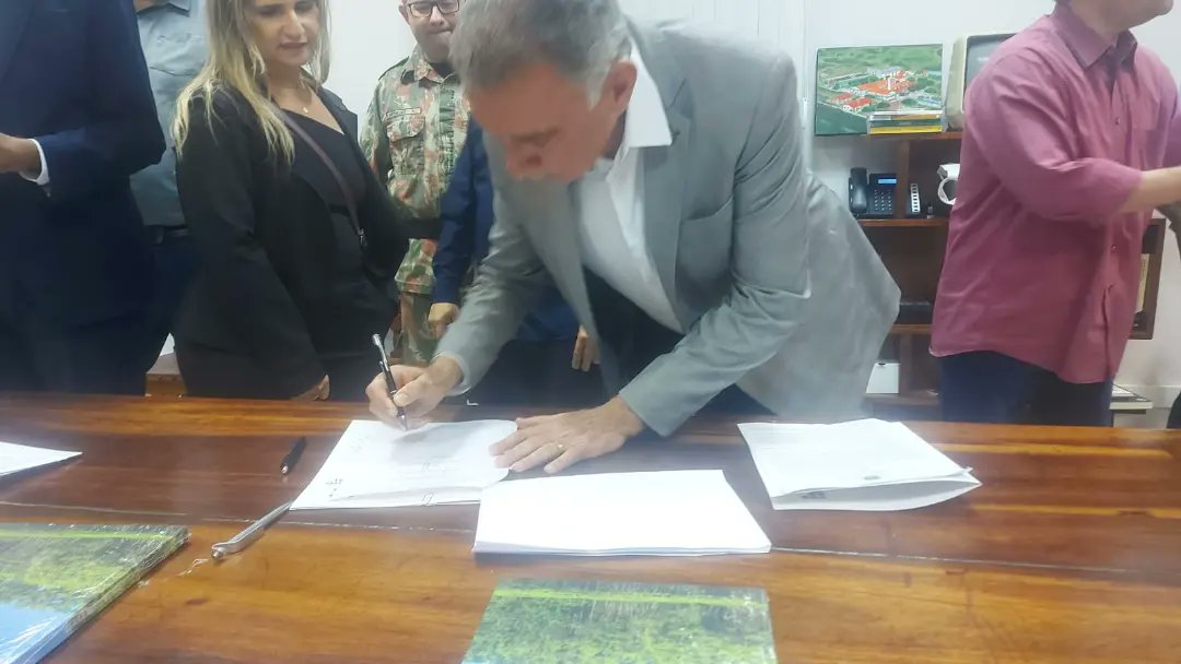 arturbruno's tweet photo. SEMA, EGP e IFCE assinam acordo de Cooperação Técnica para Especialização em Meio Ambiente
Saiba mais: https://t.co/eqzlZ8xnDk https://t.co/oPF4TGpGec