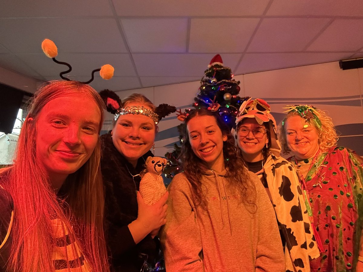 SuchFunDB's tweet photo. It’s time to say goodbye! Will miss these lovelies @Miss_Rachel_SF @MissMorgan_SF @miss_alice_sf @misspoppy_sf. Thanks for your time, dedication and your wit. Such Fun will always cherish you! @atoscholenkring https://t.co/13gli0Z5so