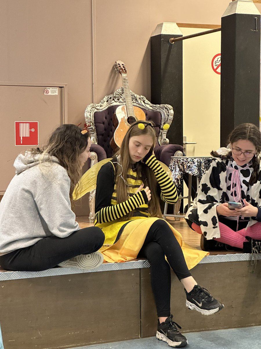 SuchFunDB's tweet photo. It’s time to say goodbye! Will miss these lovelies @Miss_Rachel_SF @MissMorgan_SF @miss_alice_sf @misspoppy_sf. Thanks for your time, dedication and your wit. Such Fun will always cherish you! @atoscholenkring https://t.co/13gli0Z5so