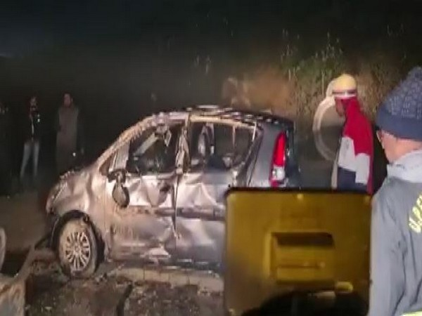 ani_digital's tweet photo. Lucknow: Car falls into Gomti river, two rescued, two still missing
Read @ANI Story | https://t.co/IJVBPAegSb
#Lucknow #ACCIDENT #RiverGomti https://t.co/v1EmwGs7IG