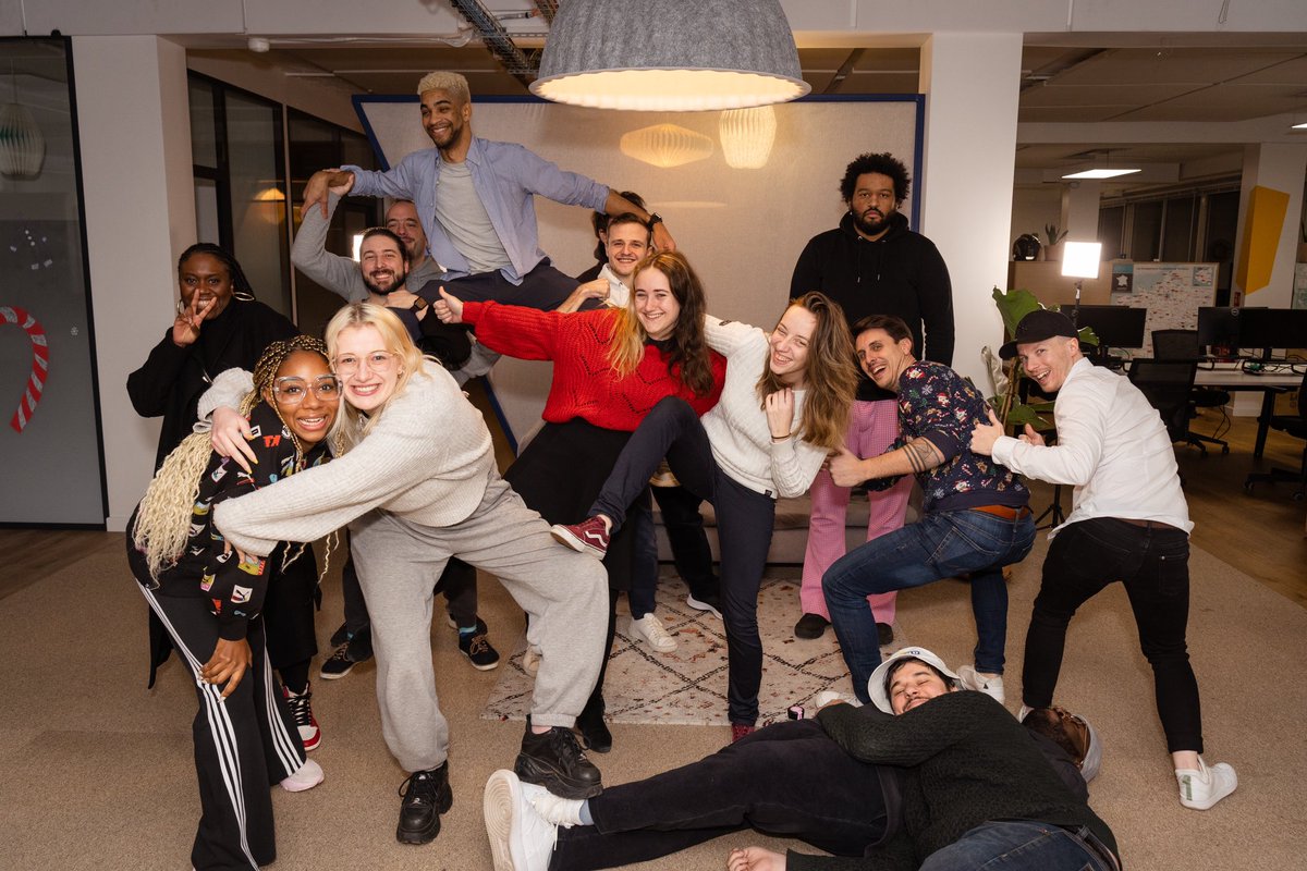 LeDevEvent's tweet photo. La dream team du Dev Event 😍 Mention spéciale pour @willtraore, la team on compte sur vous pour les memes 😂 @ptits_clous @iamdeafmute @_devgirl_ @Kubessandra @stanverju @LLCoolChris_ @silvereledev @One_div @Neolectron @romainlanz @bekaOne @VisualMitch @bintagram https://t.co/XdE5FDRuqs
