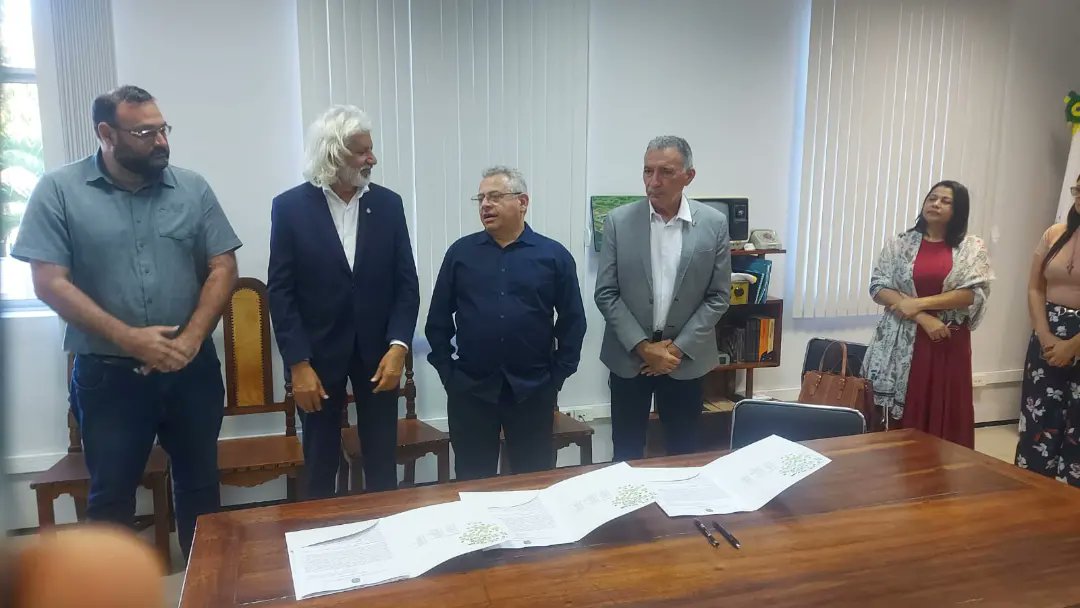 arturbruno's tweet photo. SEMA, EGP e IFCE assinam acordo de Cooperação Técnica para Especialização em Meio Ambiente
Saiba mais: https://t.co/eqzlZ8xnDk https://t.co/oPF4TGpGec