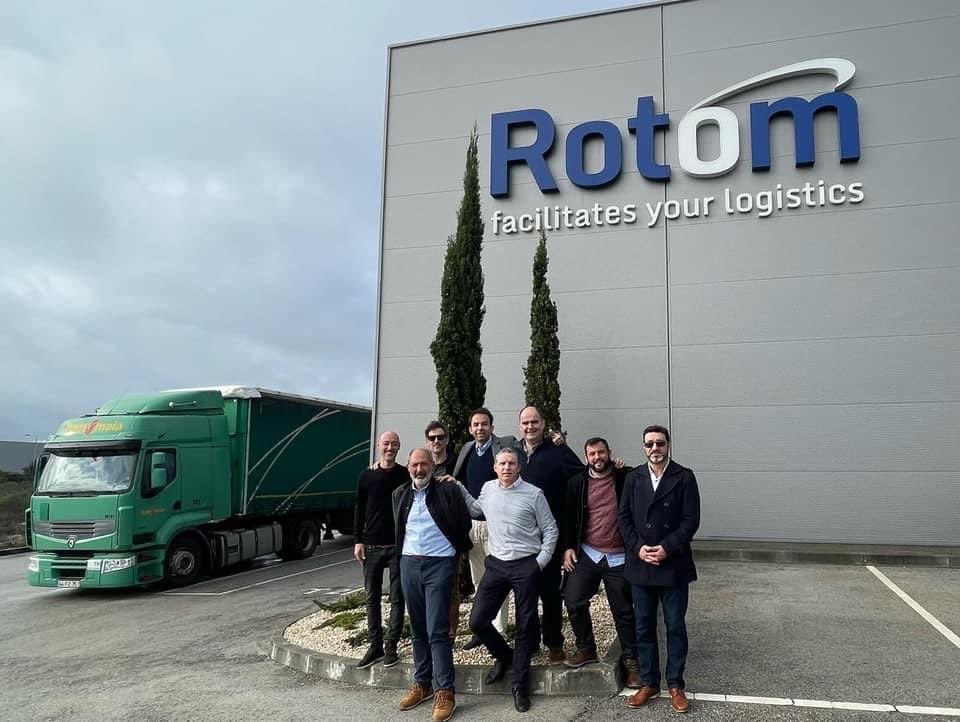 RotomPT's tweet photo. Bom dia,

Encantados de receber na Nazaré o Iberian Sales Meeting IV, que reuniu as empresas Rotom Portugal (Rotompt, Lda.), Rotom España, S.L.U., Poolback e 2Return. Bons momentos com estas equipas fantásticas na preparação do ano 2023, vamos!! 💪🚀

#gruporotom #rotompt https://t.co/QbDMZSBdMP