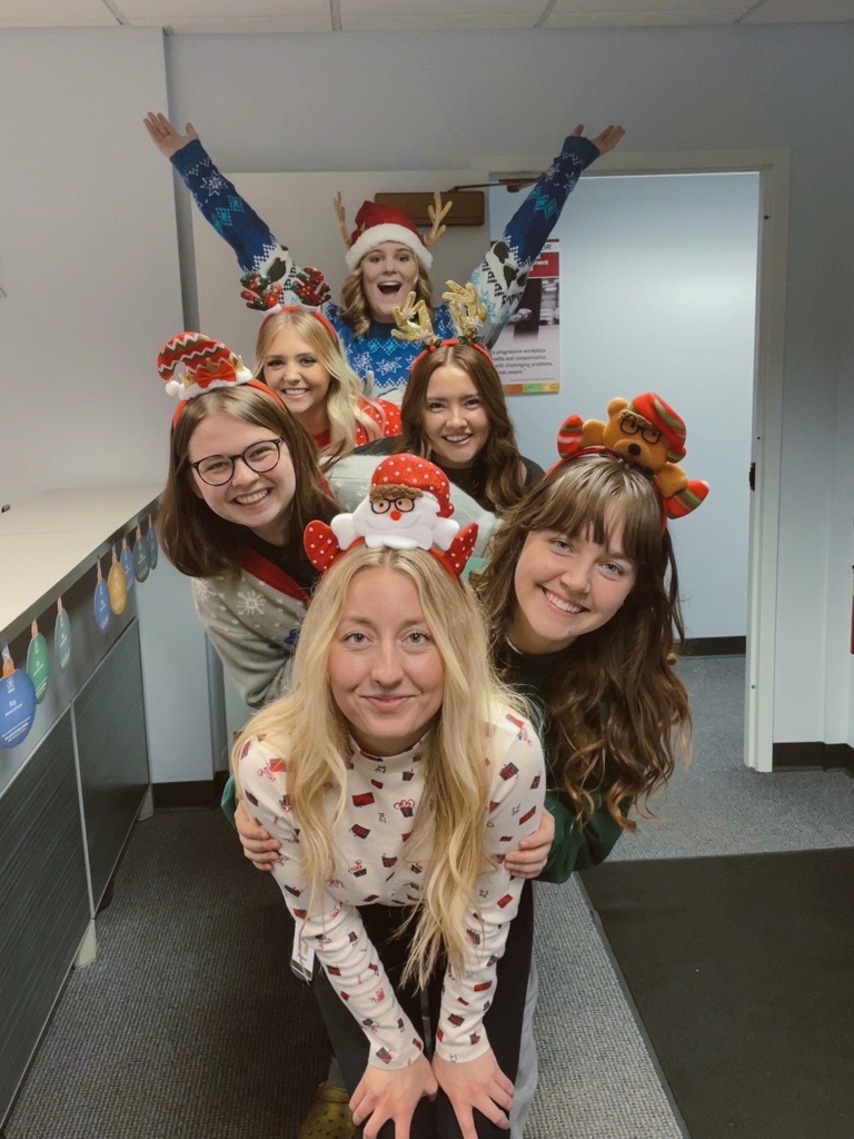 'Tis the season for ugly sweaters and incoming blizzards here in Lincoln, NE! 🎄⛄

#UglySweaterDay #WinterStormElliot #LincolnNE
