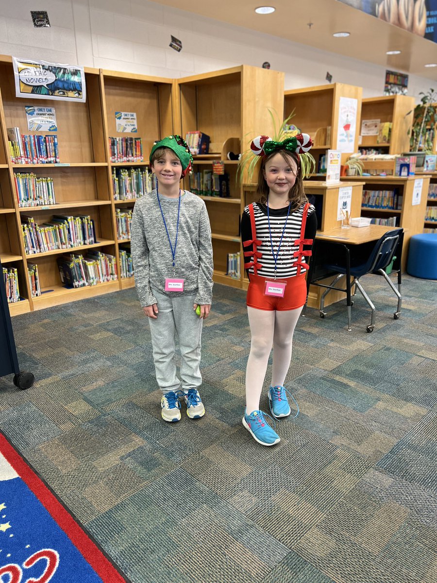 paulamott13's tweet photo. I found the cutest little elf today out front of @LinkhornParkES making toys for all the good little boys and girls🥰 Then when I went in from parent drop-off, there were more adorable elves in the library! What a treat! @vbschools @KScarbs @_kabecker https://t.co/jDLp0vLXQO