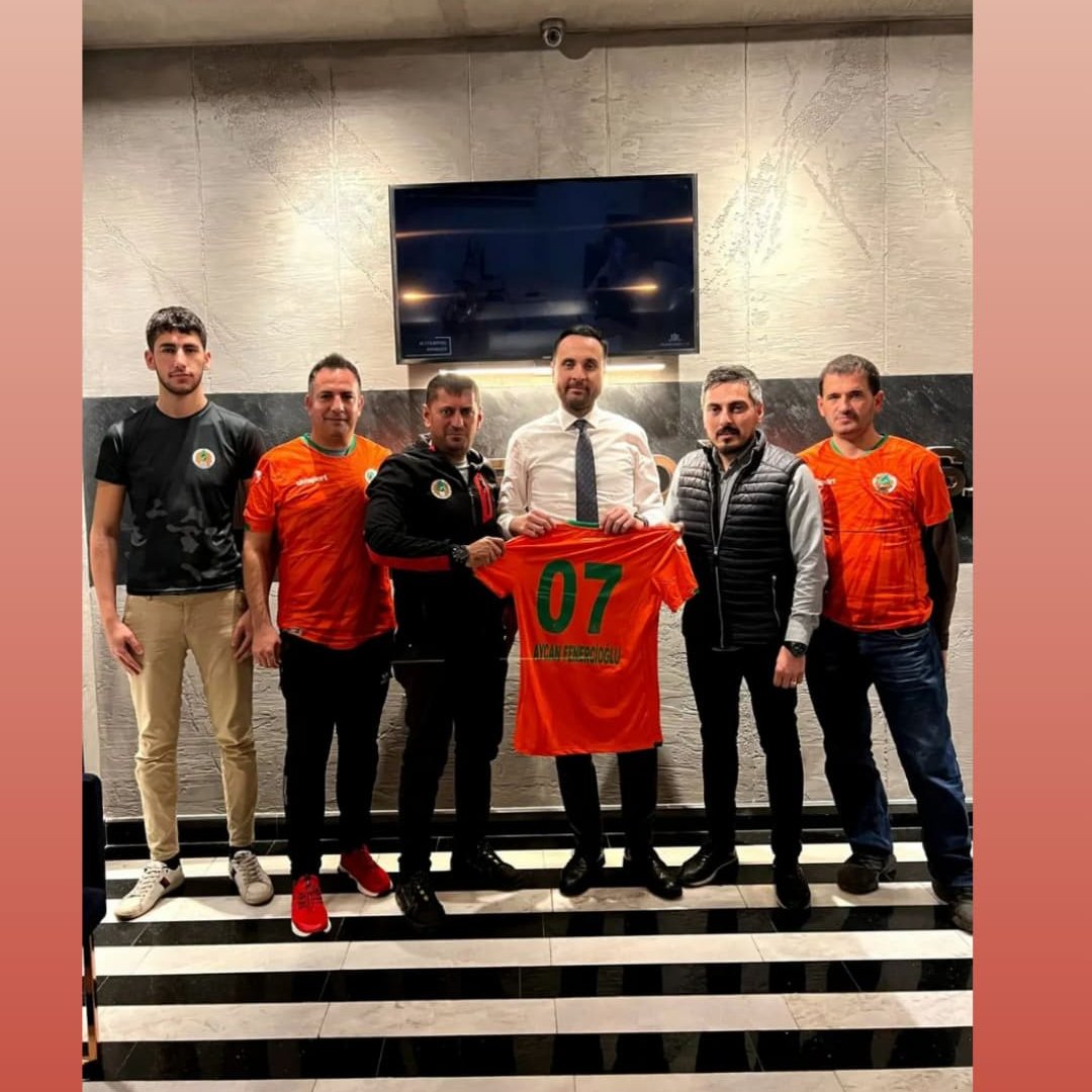 'Turuncu Sevdam' kampanyası kapsamında Alanyaspor Store mağazamızdan Şimşekler taraftar grubumuz için ürün satın alan Fenercioğlu A.Ş Yönetim Kurulu Başkanı Aycan Fenercioğlu'na teşekkür ederiz. 

#Alanyasporşimşekler