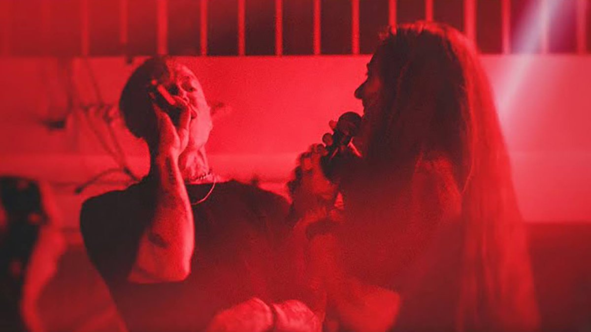 🎥 See Greg Puciato duet with Code Orange's Reba Meyers at the former Dillinger Escape Plan singer's first-ever solo show bit.ly/3HUIERJ
