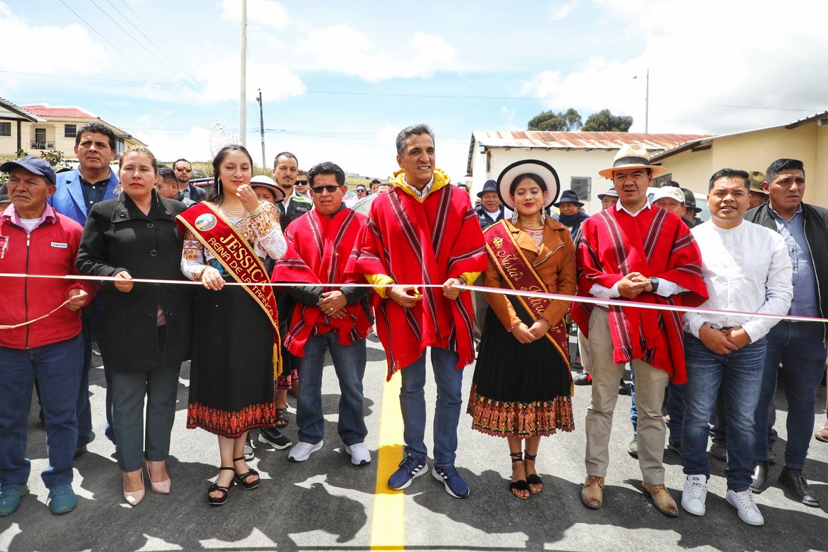 ¡Mejores vías para el Cañar! 

Inauguramos el asfaltado de la vía de acceso a La Tranca, en la parroquia Honorato Vásquez (Cañar); beneficiamos a familias dedicadas a la producción agrícola y ganadera. 

#JuntosSomosFuerza