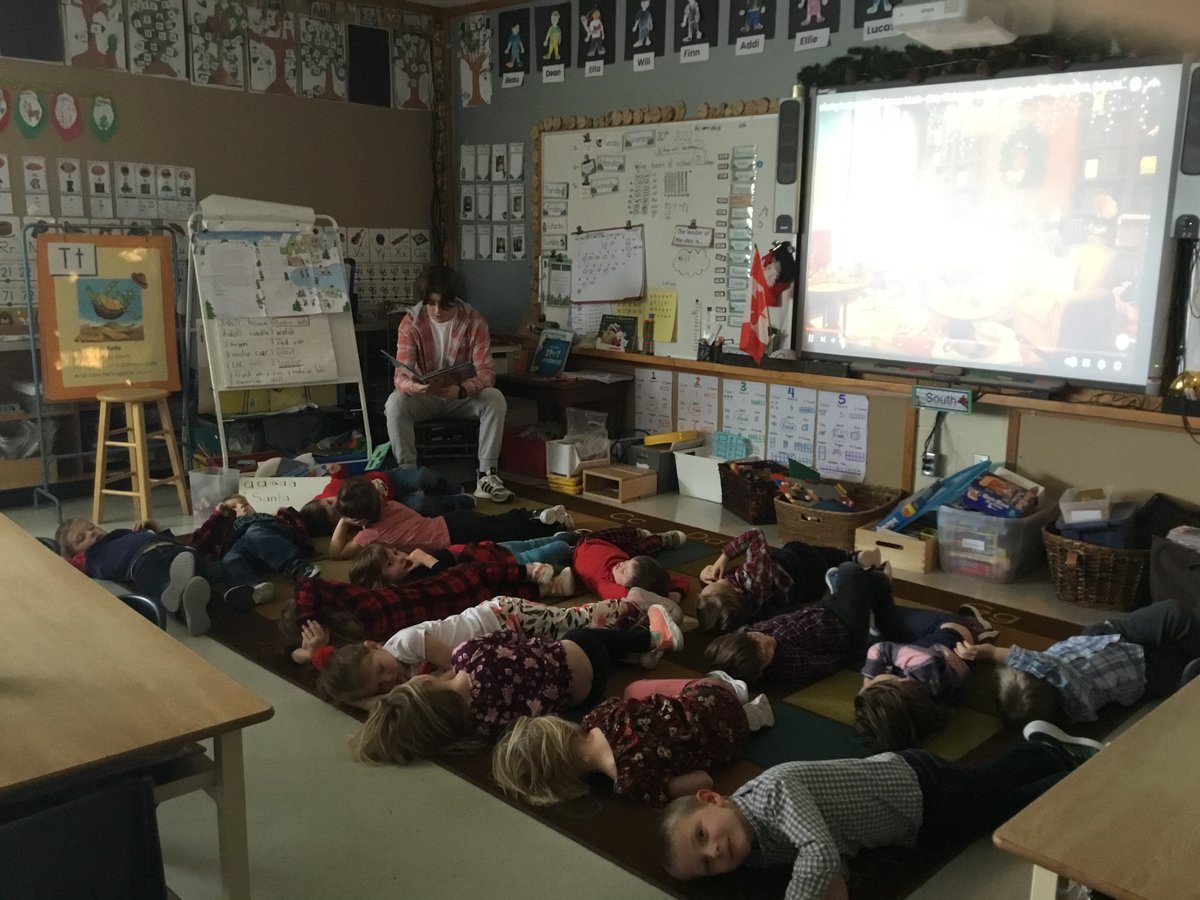 NorthEasthopePS's tweet photo. Just snuck in to see Nolan reading to KB during quiet time - how sweet! @yourschools #coopstudent #nolanrocks #canwekeephim ❤️🦅🎄📚👍 https://t.co/k5emfy1hU7