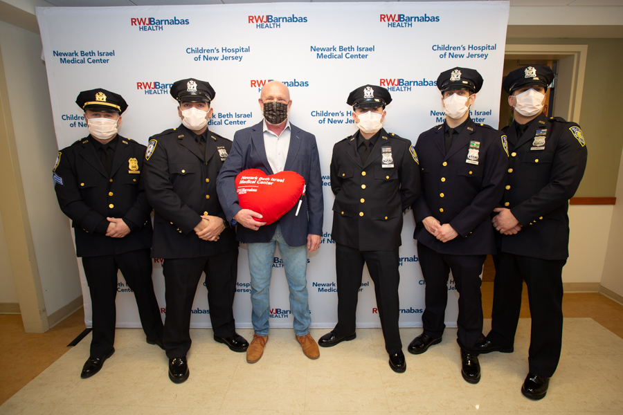 Newark_Beth's tweet photo. Holiday reunion for #heartattack survivor @houstonpolice Det. James McFarland. On a layover at @EWRairport last summer, @PANYNJ police officers resuscitated him before @Newark_Beth #cardiothoracicsurgeon Persida Drotar, MD performed #bypass #CABG  #heartvalverepair https://t.co/q9mSPCabP6
