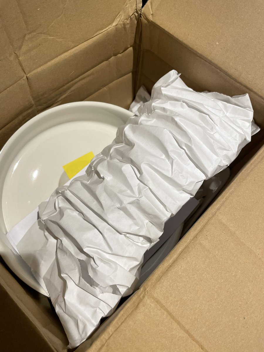 lolshaw1992's tweet photo. @AldiUK why would you wrap something fragile so badly when you know Evri are delivering it? Don’t think my sister wants a smashed oven dish for Christmas 🤦🏼‍♀️ https://t.co/9j5Si3FzPf