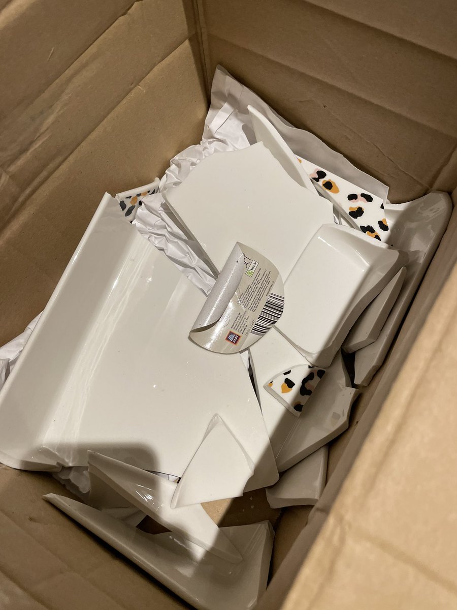 lolshaw1992's tweet photo. @AldiUK why would you wrap something fragile so badly when you know Evri are delivering it? Don’t think my sister wants a smashed oven dish for Christmas 🤦🏼‍♀️ https://t.co/9j5Si3FzPf