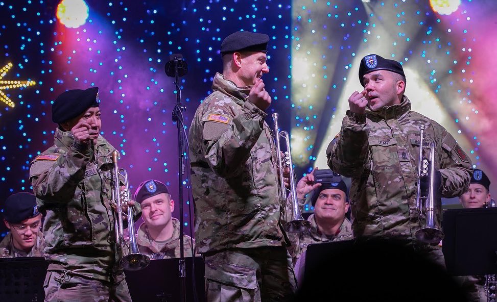 FightingFirst's tweet image. Happy Holidays! | The #BigRedOne band rocked the town square in Boleslawiec, Poland! 🎶 #fightingfirst #band