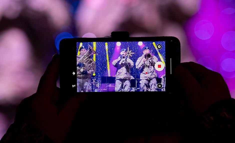 FightingFirst's tweet image. Happy Holidays! | The #BigRedOne band rocked the town square in Boleslawiec, Poland! 🎶 #fightingfirst #band