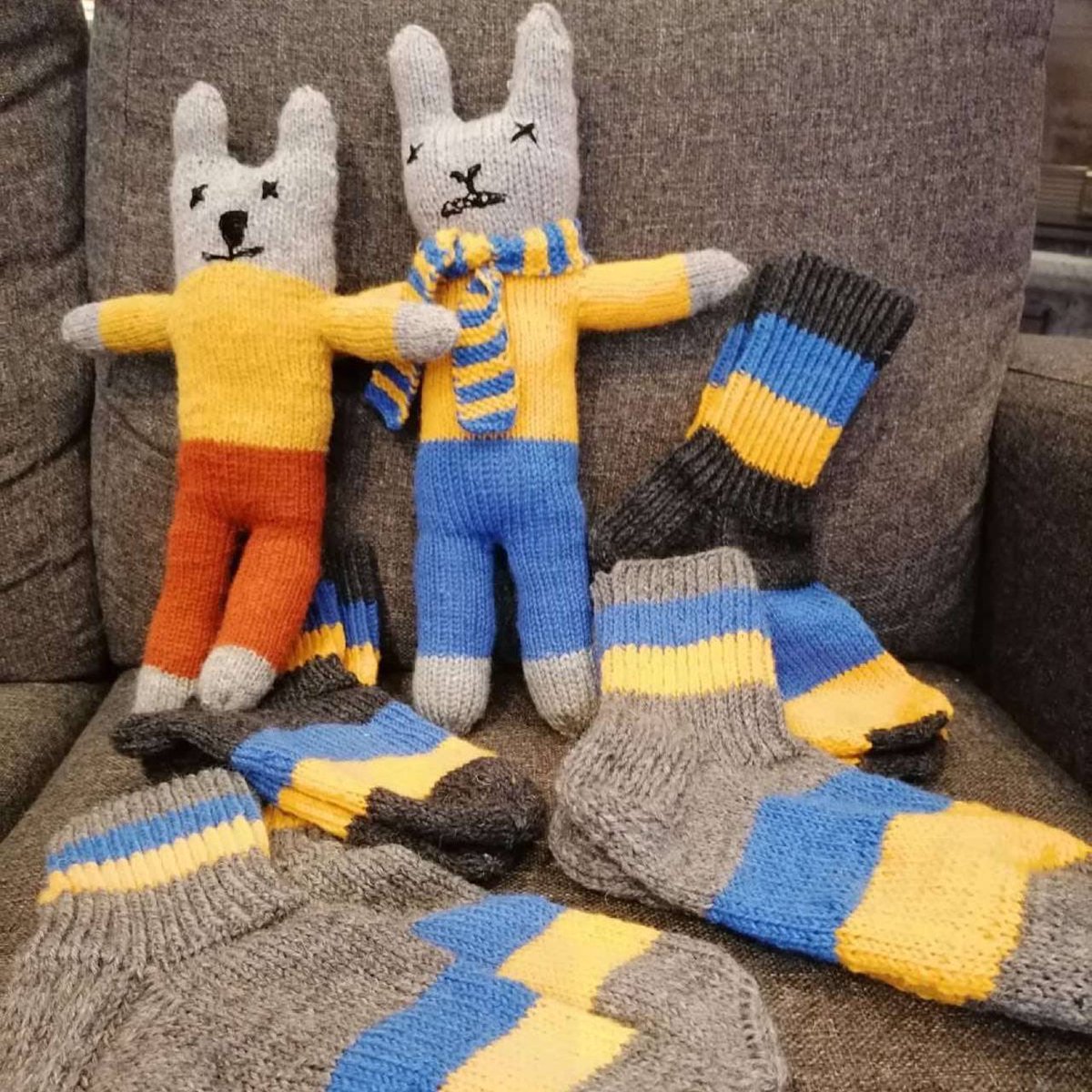 TimGravett's tweet photo. Zelenskyy thanked 14-year-old Henriikka from Finland for the gift

She knits woolen socks with her grandfather, and transfers the proceeds from the sale to support 🇺🇦.

"At the girl's request, one of these couples came to me. Thank you Henriicca and her grandfather Antta Puyola! https://t.co/eqSYr81BuF