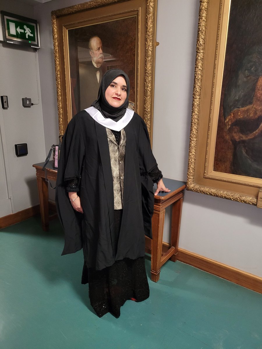 farzana_writes's tweet photo. What an amazing waistcoat I stole from my husband and adjusted to fit me.
Seems a shame to cover it with a bisht, doesn't it @GaryLineker ?
#BishtGate #bisht https://t.co/uxPlKQWEF5