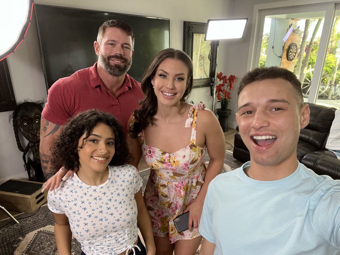 Can&rsquo;t wait for this banger to come out!! What wonderful people I got to shoot with 🤩🤩🤩 it was a good<a href="/tag/kelsimonroe"class="tags"><span>#kelsimonroe</span></a>