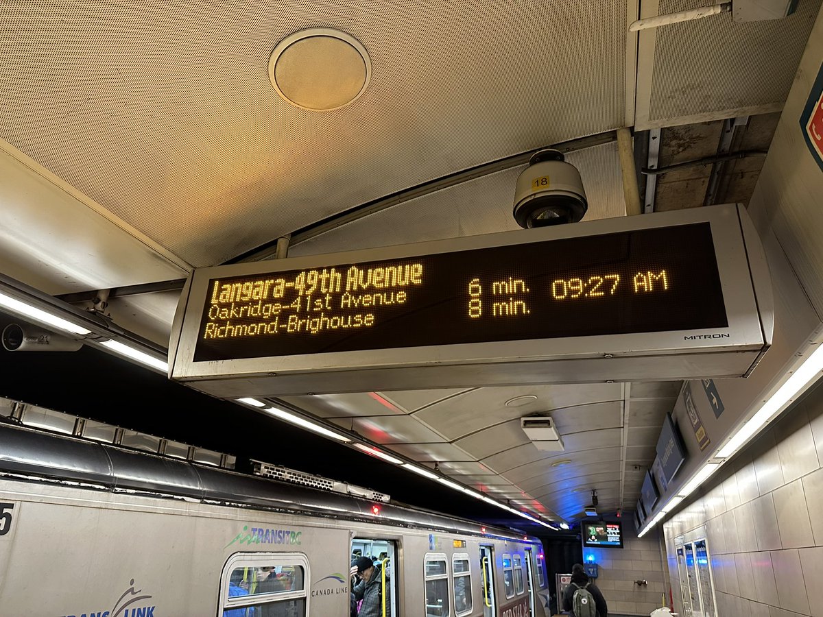 Rileythedj's tweet image. Interesting line up of trains heading south. Expect huge delays if travelling on #CanadaLine. ❄️ Lots of people trying to get to the airport, with their airlines still reporting their flights will be leaving “on time”…. ✈️ @CityNewsVAN @CityNewsTraffic @yvrairport @TransLink
