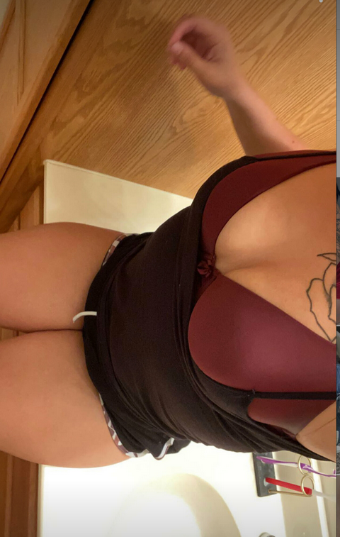 GehrkeAlexis's tweet photo. POV: I go to the bathroom at your family Christmas and take this pic to send to you while we open gifts... Would you control yourself? 

#onlyfansgirl #onlyfansbabe #pov #cleavage #mytits #tattedgirls #mamabod #hotmama #slutty #sluttycontent #nsfw #linkinbio #myonlyfans https://t.co/fNfY5qxe3k