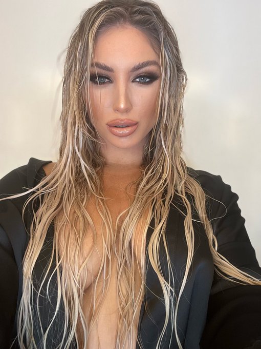 wet 💦 https://t.co/KxtEHI4SyN