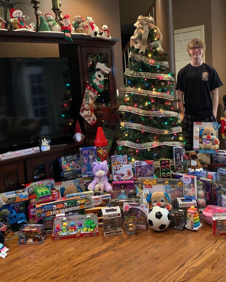 SHIELD student, scholar, athlete, and overall amazing human being, Matthew Fronzak, took it upon himself to gather all these donations for children in need this holiday season!!! #barnegatinspires #barnegatstrong <a href="/Barnegat_HS/">Barnegat High School</a> <a href="/BarnegatSchools/">Dr. Brian Latwis</a> <a href="/barnegatpolice/">Barnegat Police</a>