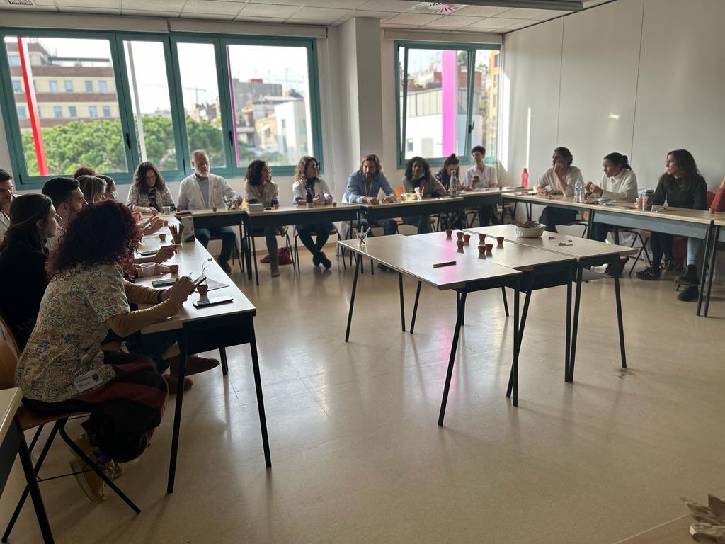 psicopedpal's tweet photo. Otro año más nos #autocuidamos haciendo una sesión de recuerdo de todos los niñas y niños que hemos acompañado en su final de vida durante 2022. 
Consciencia, transformación y aprendizaje. 
Gracias equipo #c2p2 de @SJDbarcelona_es ! 
@SCPed @Ped_Pal 
@secpal_ @SCBCPal @AECPAL_ https://t.co/P8Lb4HtqVy
