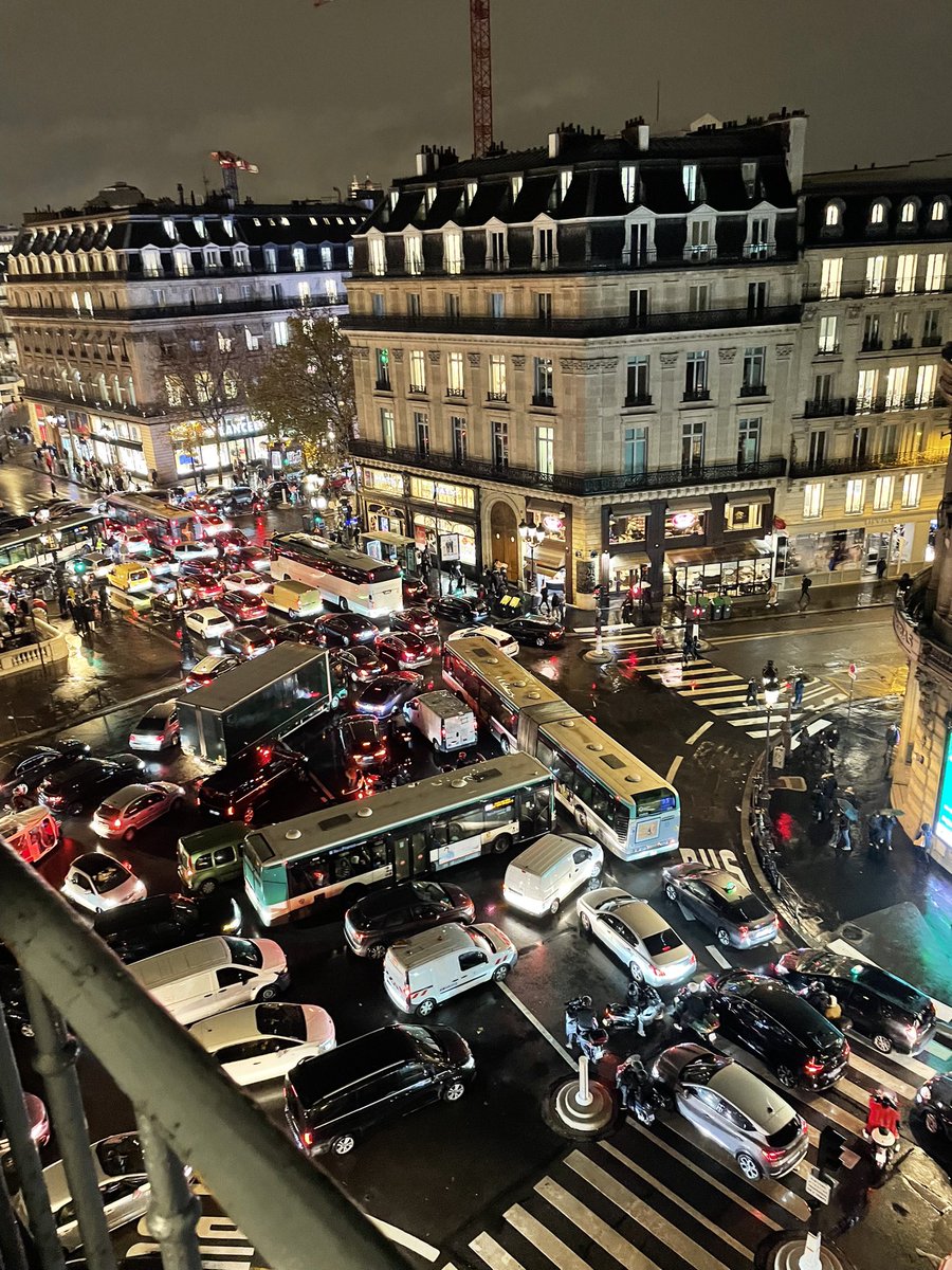Bob_le_Blob's tweet photo. Bonsoir Paris !!! https://t.co/e9blKNKljv