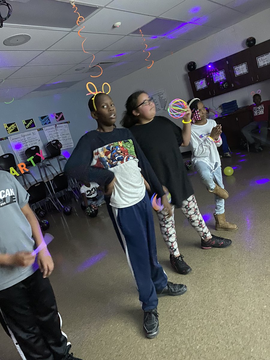 MrsV_WCS's tweet photo. Our NJHS first event was a success!! As we discussed and learned about inclusion, advocacy and acceptance in leadership, they hosted a glow party for our 3-5 and 6-8 cross cat classrooms! They did an amazing job! #youmatter #njhs https://t.co/NO4yRDhb0S
