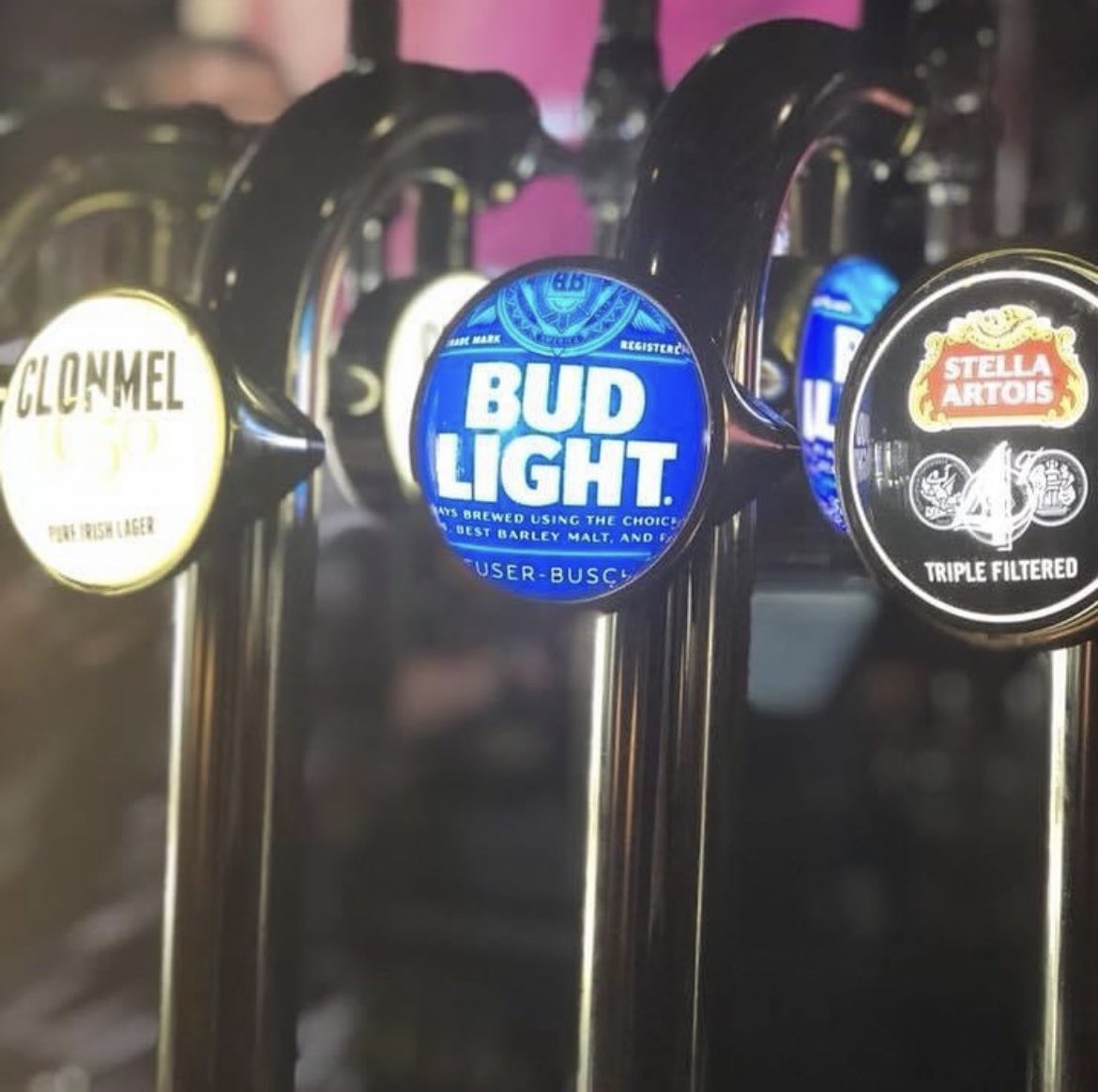 𝐂𝐡𝐫𝐢𝐬𝐭𝐦𝐚𝐬 𝐩𝐢𝐧𝐭𝐬 𝐚𝐧𝐲𝐨𝐧𝐞? 🍻