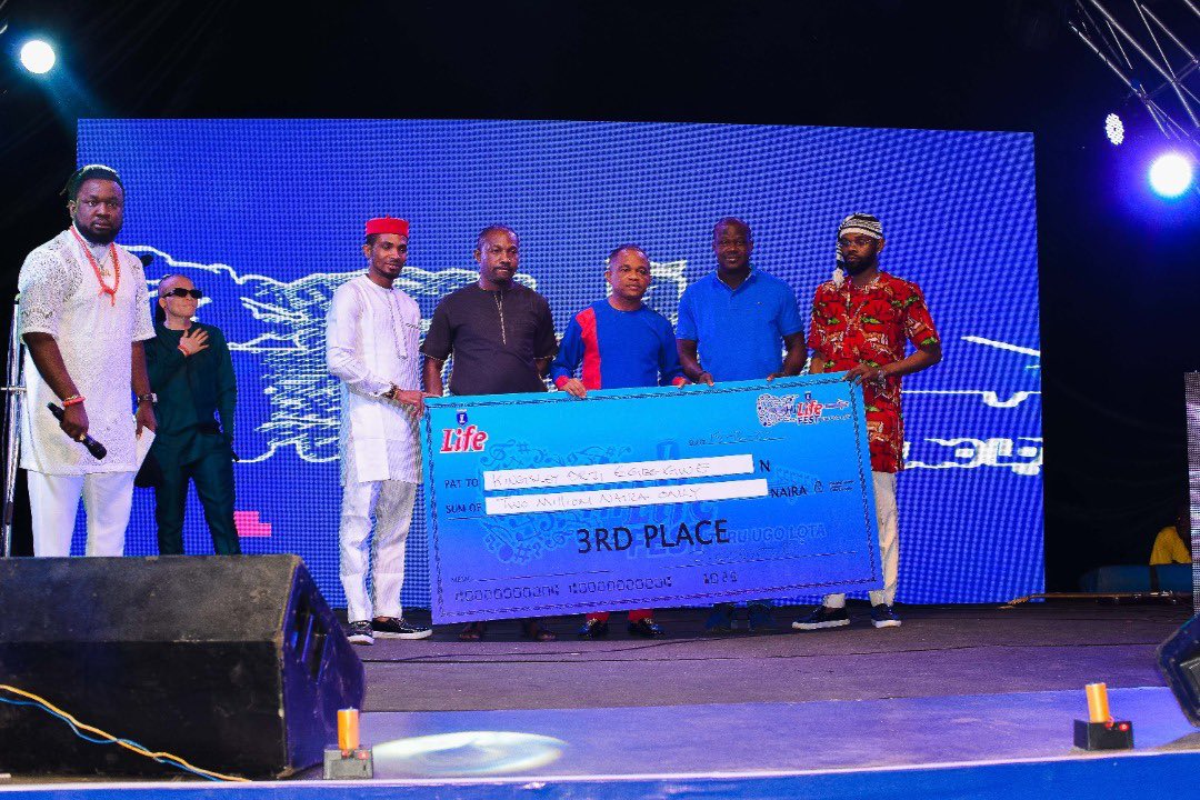 Nappyblaze's tweet photo. The grand finale of the Hi-Life Fest held at Shoprite Enugu on Sunday, Dec. 18th, 2022 had performances from Hi-Life Fest contestants, Mr C Jay, Slow Dogg and the Umu Obiligbo brothers amongst others. 

#HiLifeFest #LifeForProgress https://t.co/edHDPSRN9f