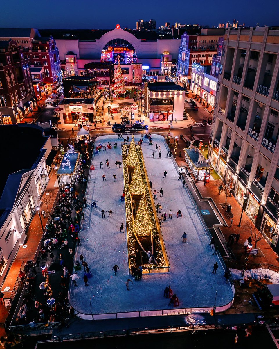 #Atlanta skating at Atlantic Station