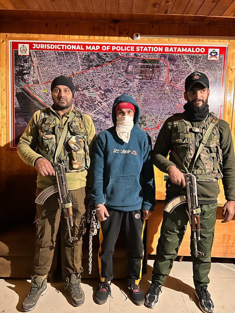 SrinagarPolice's tweet photo. Accused namely Amir Ah Khan (football coach) resident of Lachmanpora Batmaloo arrested for committing unnatural sexual offence on a 13 year old boy (name withheld). The accused also threatened the victim minor boy. FIR No: 178/2022 U/S 377, 506 of IPC registered in Batmaloo PS. https://t.co/7ekXrXWUNY