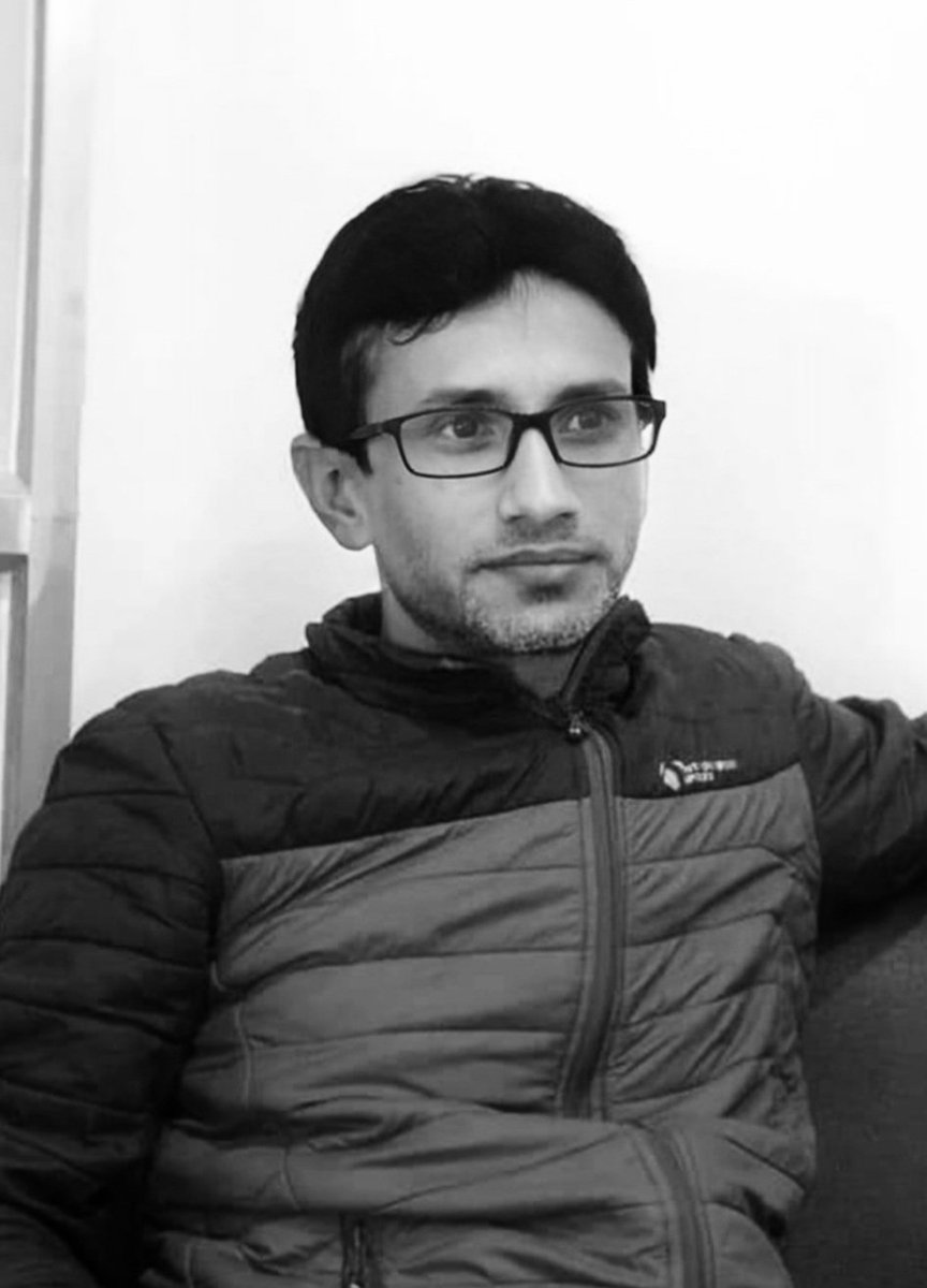 जन्मदा नाम हुदैन सास मात्रै हुन्छ।
मृत्यु हुँदा सास हुदैन नाम मात्रै हुन्छ ।
यहि सास र नाम बिचकाे यात्रालाई जिन्दगी भनिदाे रहेछ ।।