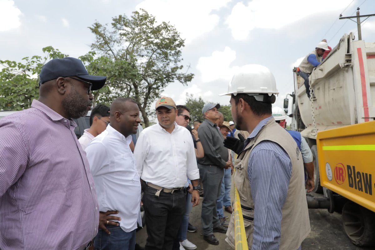 LarrahondoElias's tweet photo. En Miranda también evidenciamos el 73% de ejecución de pavimentacion de vía Miranda - Santana - Puente Río Desbaratado, proyecto que formulamos y lideramos desde @GobCauca para dignificar la vida de miles de Mirandeños con la revolución vial, inversión superior a $7.150 millones https://t.co/F5M7j3T4FP
