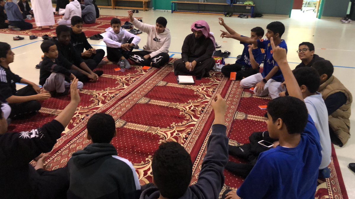 tanmiahjubail's tweet photo. من الفعاليات المقامة اليوم في برنامج رواد تواصل"قيم وبناء"@Twasol_Rowad مسابقة أذكار الصباح والمساء، حيث كان التنافس كبير بين الطلاب للحصول على جائزة البرنامج.
#الجبيل_الصناعية 
#الجبيل 
#تواصل_الجبيل https://t.co/miRuQrPFmd