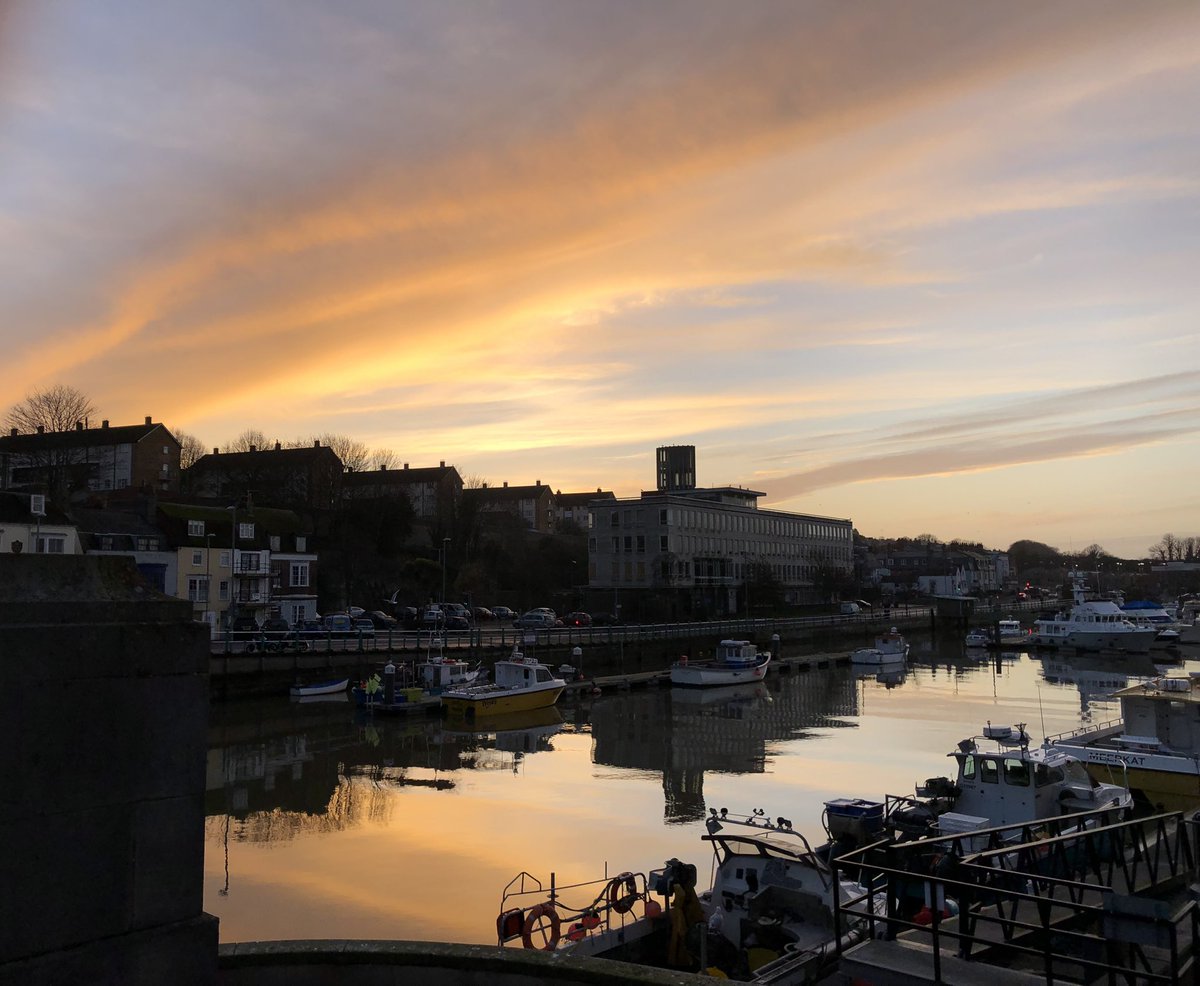 happyhillers's tweet photo. Crossing #townbridge #Weymouth on my home at #sunset earlier this afternoon #Reflections #seagulls #colours it’s been a beautiful day here 🌞😎 https://t.co/2GTHKx2wtX
