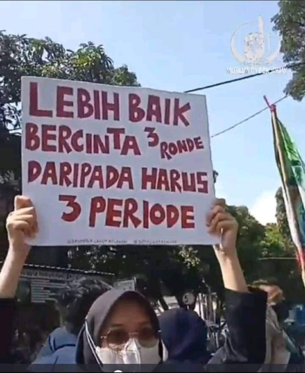 Mbaknya ini Doyan....
Apa..Maniak .ya.
🤔😁😁😁🤣🤣