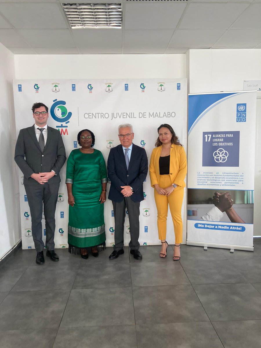 Hoy visitamos el Centro Juvenil en Malabo desarrollado por PNUD en 🇬🇶 y mantuvimos una reunión con la Representante Residente de PNUD, Excma. Sra. Betty Wabunoha, y la Especialista de PNUD, Sra. Tsiry Razafimiarana.