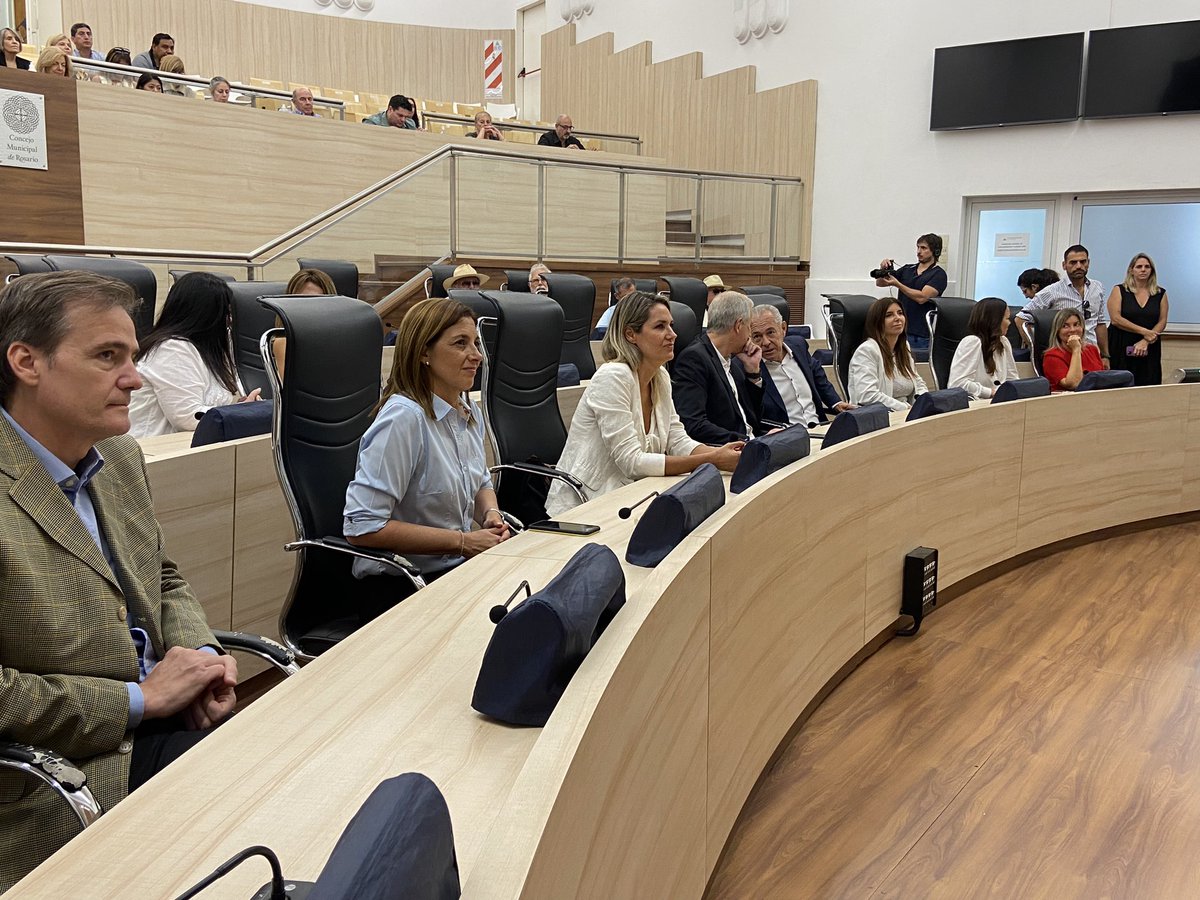 BetinaFlorito's tweet photo. Agradecemos la invitación al @ConcejoRosario y a la concejala @DanielaLeonTW a participar de la entrega de la distinción a 
@SOLMSAU por ser  la 1era mujer en presidir Sociedad Rural Rosario.

#ideasclaras https://t.co/6AlMVaX70b