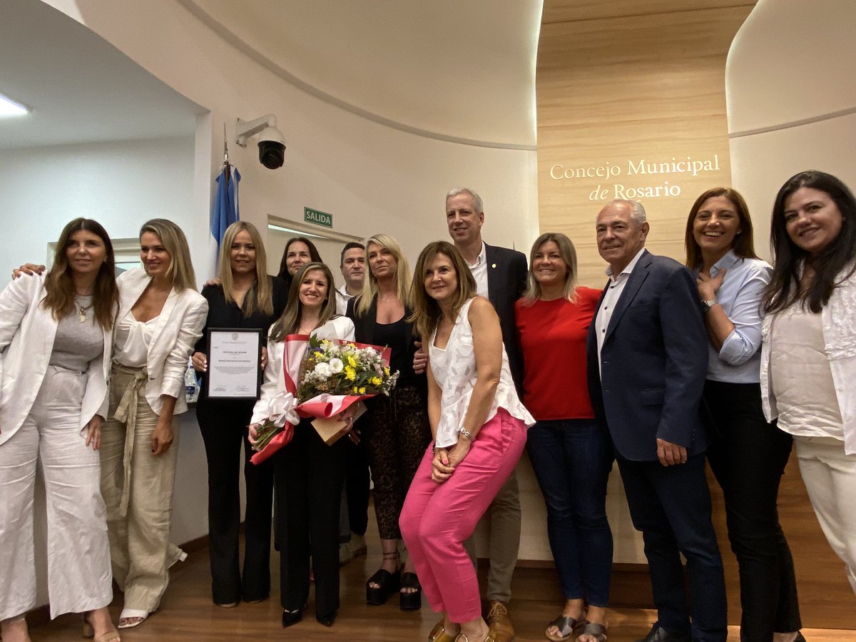 BetinaFlorito's tweet photo. Agradecemos la invitación al @ConcejoRosario y a la concejala @DanielaLeonTW a participar de la entrega de la distinción a 
@SOLMSAU por ser  la 1era mujer en presidir Sociedad Rural Rosario.

#ideasclaras https://t.co/6AlMVaX70b