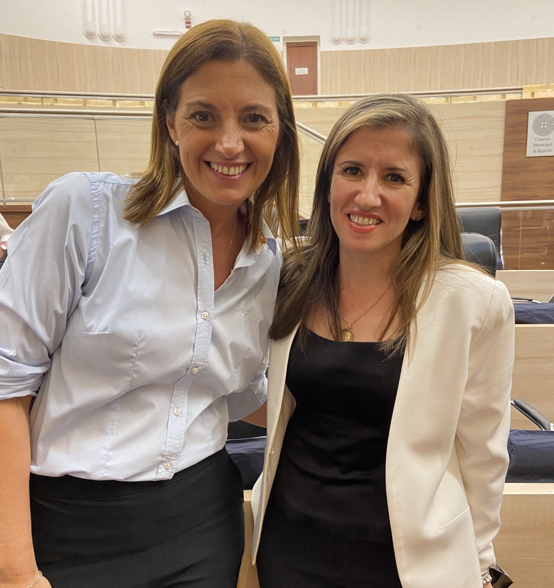 BetinaFlorito's tweet photo. Agradecemos la invitación al @ConcejoRosario y a la concejala @DanielaLeonTW a participar de la entrega de la distinción a 
@SOLMSAU por ser  la 1era mujer en presidir Sociedad Rural Rosario.

#ideasclaras https://t.co/6AlMVaX70b