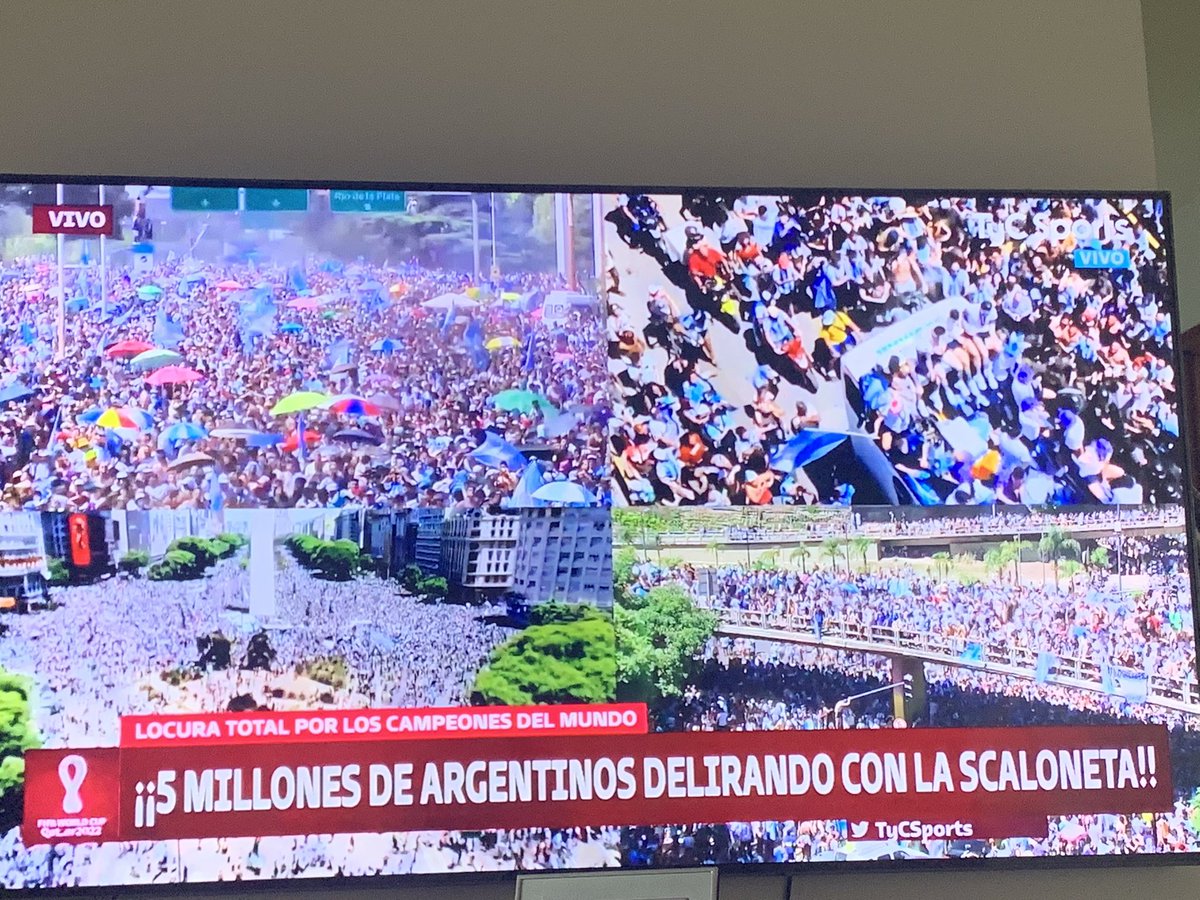 nanettee18's tweet photo. @giraltpablo Desde 🇵🇦 Panamá!!! Disfrutando junto a millones de Argentinos y el mundo!!! https://t.co/WMBTgwSc5A