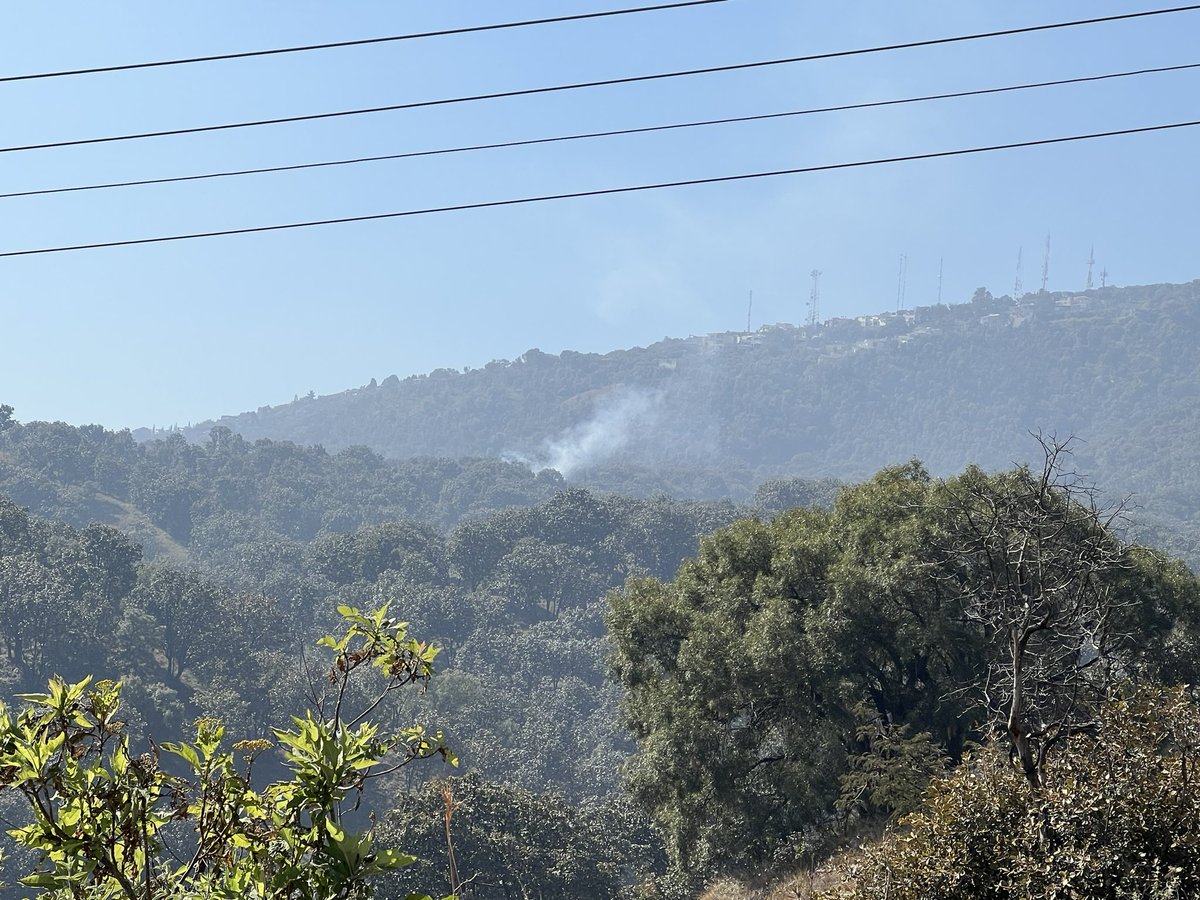Jjlobos's tweet photo. Hoy martes Dic 20 se nota humo, se prendería de nuevo en incendio de ayer ? 
@ALERTABUGAMBIL1 @UMPCyBZ @Trafico_ZMG   #zapopan #bugambilias https://t.co/PZMZM65YP9