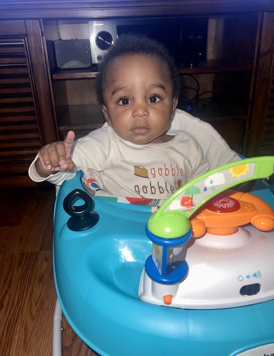 pimpfrydrice's tweet photo. He posed for me 😂 #AlmostOne #ChristmasBaby https://t.co/zB3COuCbfs