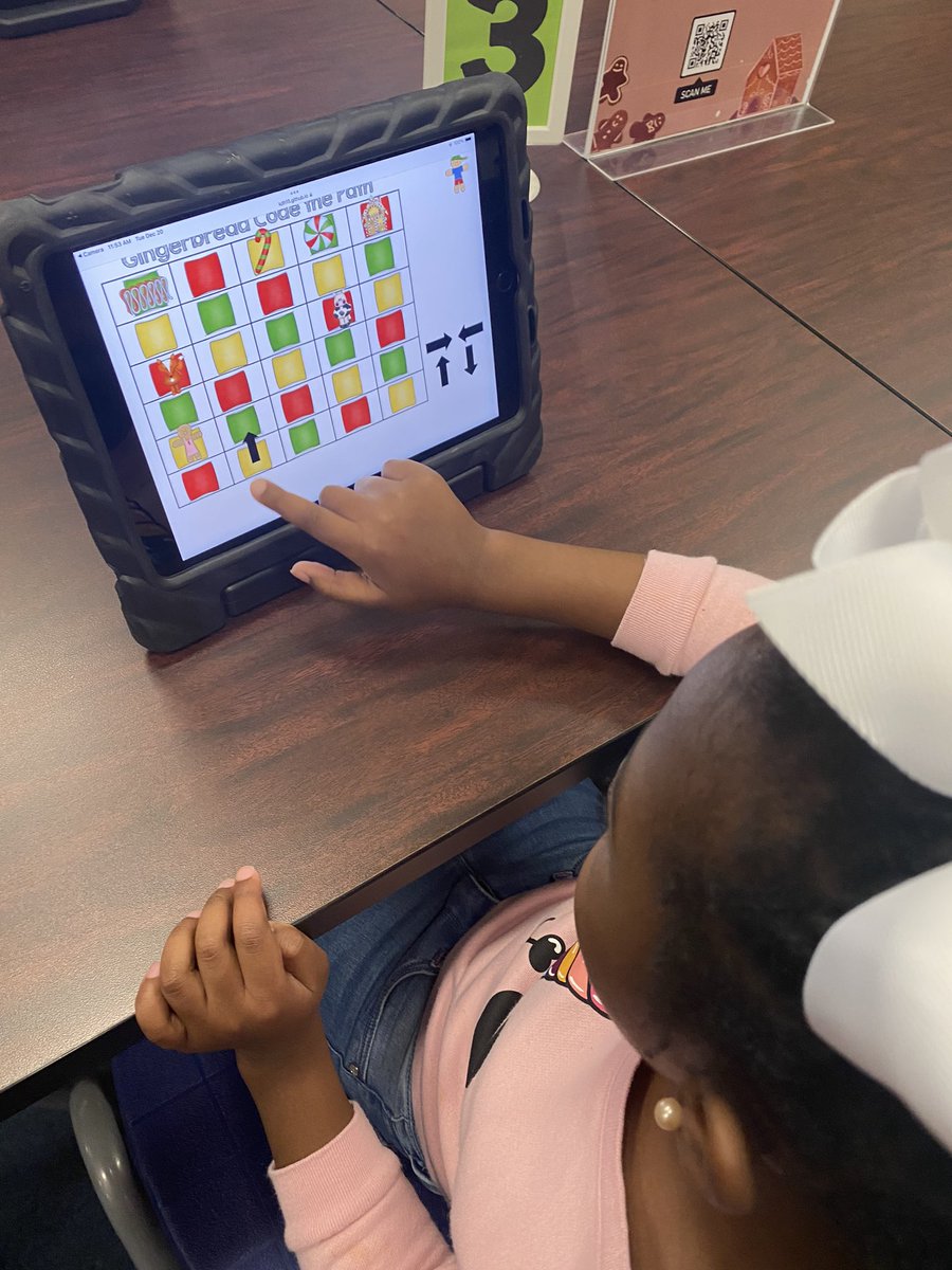 WeinkeLara's tweet photo. Gingerbread coding in the library today! @HospElementary @TLeLibrarian https://t.co/FuUcZXlnLq