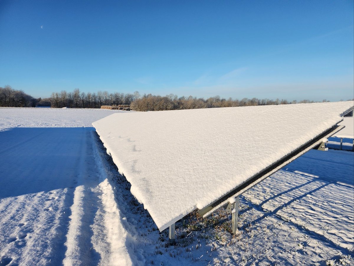 H2020Hyperfarm's tweet photo. 💡"The pictures clearly show that vertical bifacial #agrivoltaics systems are more suitable for areas having more #snow as compared to a tilted setup, which is completely covered in snow"

Interesting observations by @kkniazi1992, working on our @AarhusUni pilot!

#solarenergy https://t.co/Lol2mNvALQ