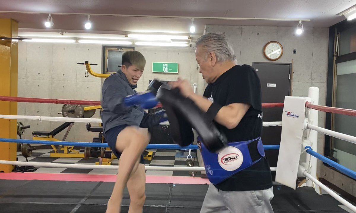 wingskickboxing's tweet photo. ハルト君ウイングスで最終ジムワーク終わりました!
後5日です。
#安本晴翔
#橋本道場
#RISEW_S
#両国国技館
#ウイングスキックボクシングジム
#所沢キックボクシング
#所沢 https://t.co/4yjt4eOgVc