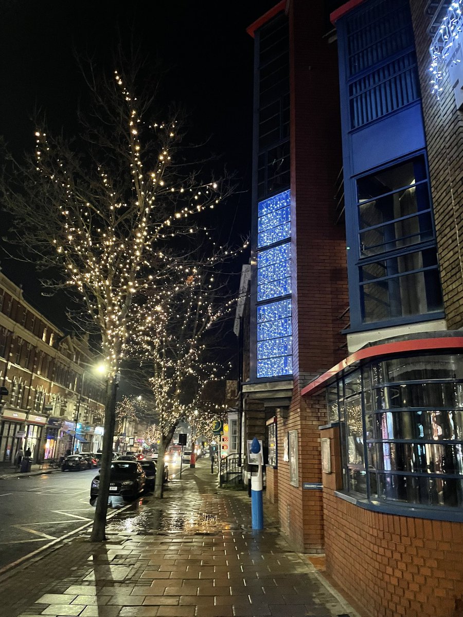 LondonFire_'s tweet image. A30 Islington Fire station looking excellent with the newly installed Christmas lights! @LFBIslington @LondonFire #londonfire #fire #Christmas