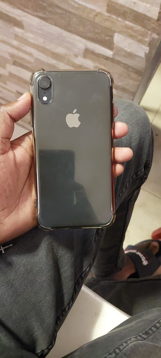 zulu_girl28's tweet photo. Hey zed twitter 😊 Amakwebo pano. iPhone XR going at K5000 slightly negotiable. Battery capacity is 90%.  Kindly retweet🙏🥹 https://t.co/99Gecb6i2z