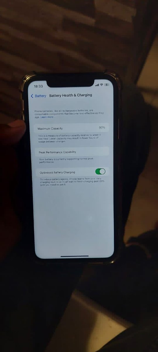 zulu_girl28's tweet photo. Hey zed twitter 😊 Amakwebo pano. iPhone XR going at K5000 slightly negotiable. Battery capacity is 90%.  Kindly retweet🙏🥹 https://t.co/99Gecb6i2z